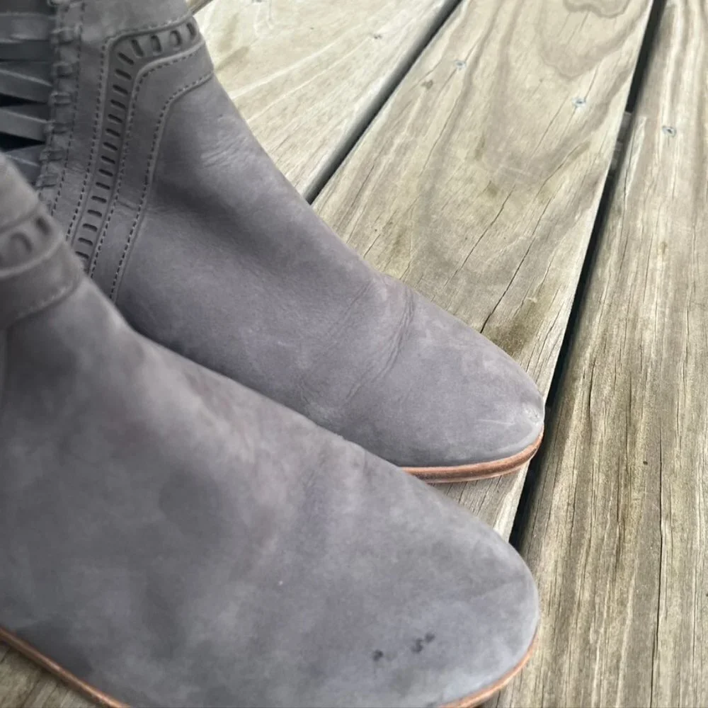 ** Vince Camuto Gray Leather Pimmy Ankle Boots Size 8